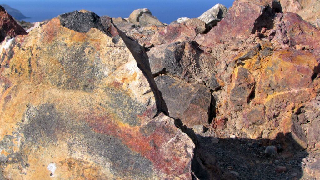 Lava oxidation: Color succession due to oxidation of lava