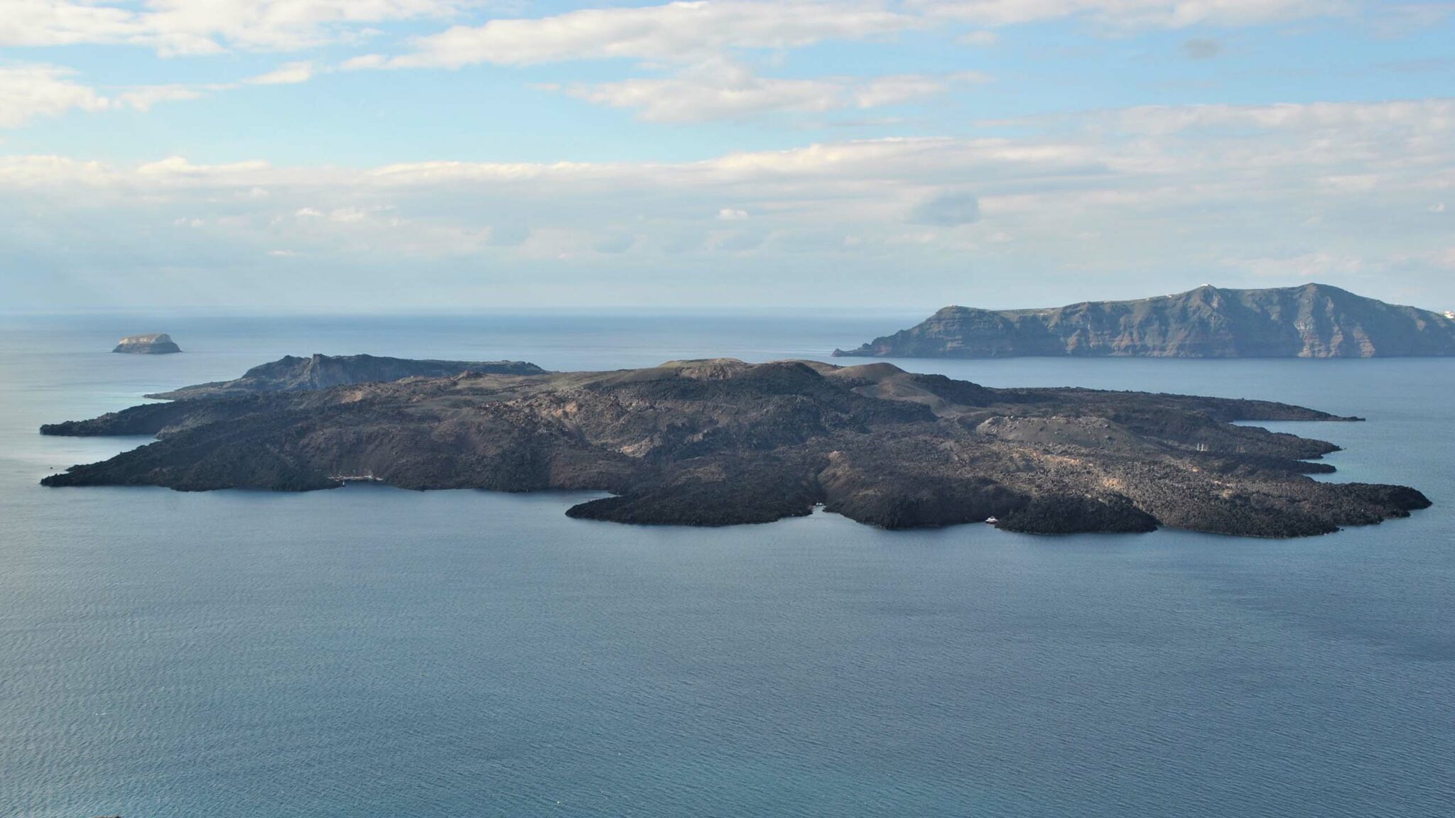 Panorama of the volcano: View of Palea and Nea Kameni and Aspronisi and Therasia in the background