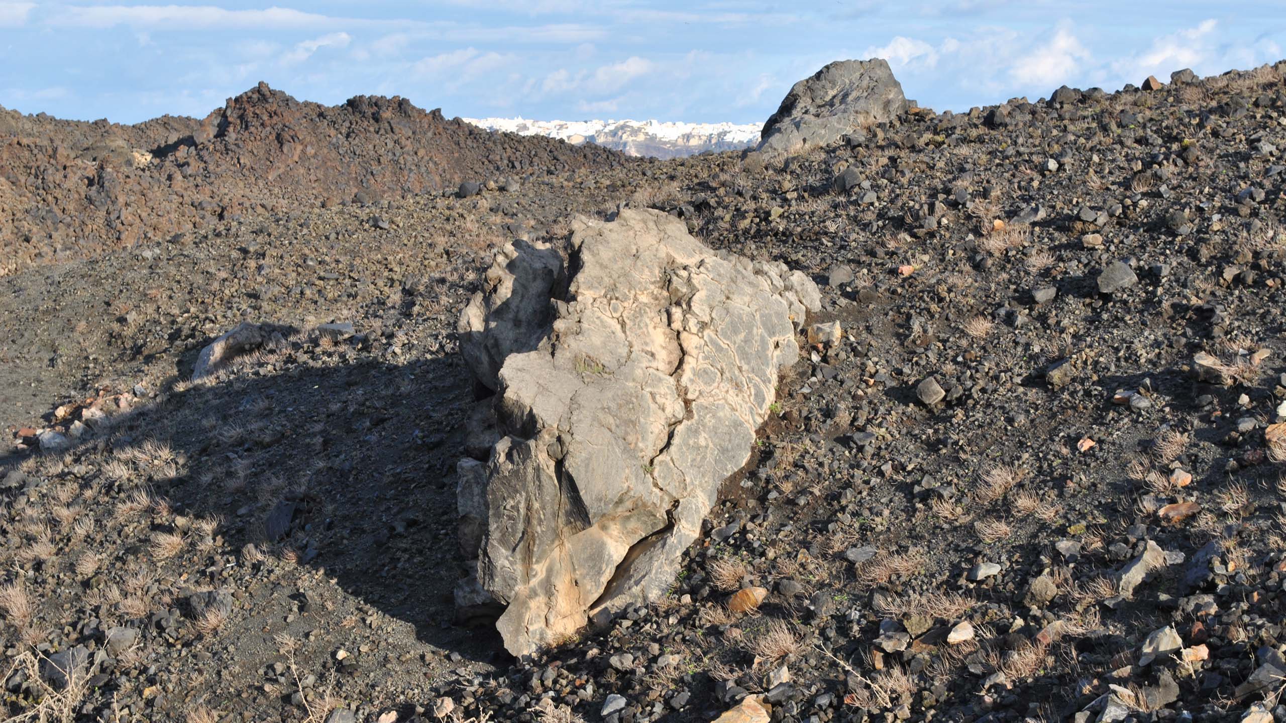 Emerging lava: A lava block stands out on the surface of the volcano